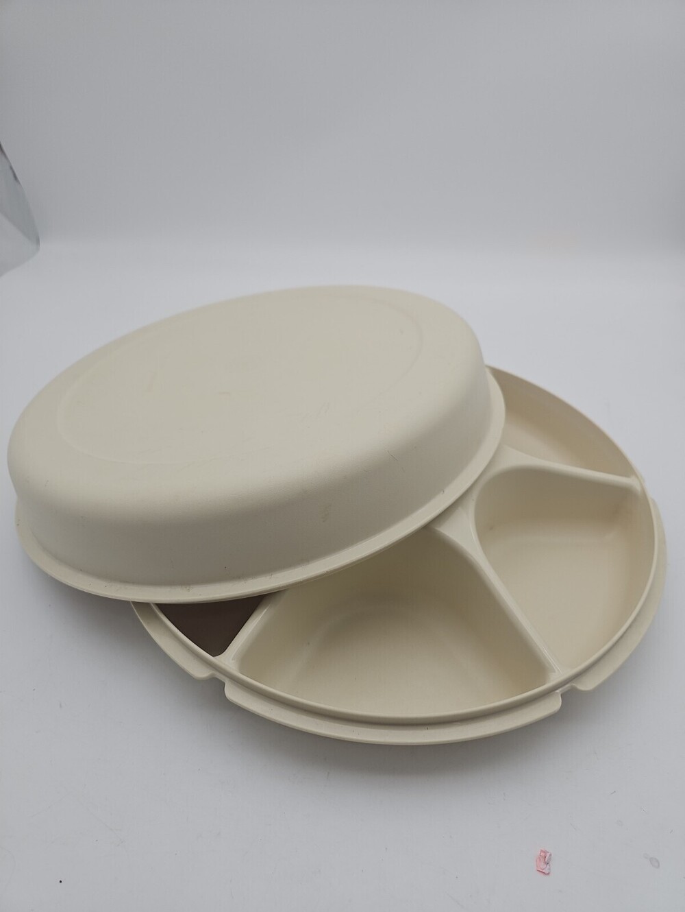 Vintage Tupperware Divided Veggie Fruit & Dip Serving Tray 1665-1 w/ Lid 1666-4